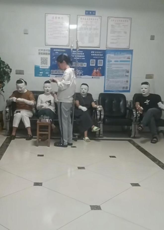 ？网友晒出多人被炸伤图看完不由得冒冷汗pg电子模拟器试玩卡式炉爆炸是有多危险(图4)
